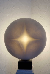 https://www.sepppfiffner.ch/files/gimgs/th-5_2021 Alabaster hinterleuchtet 39_5x47 cm.jpg